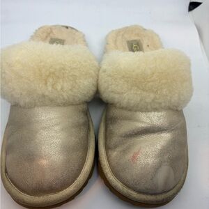Ugg slippers size 5